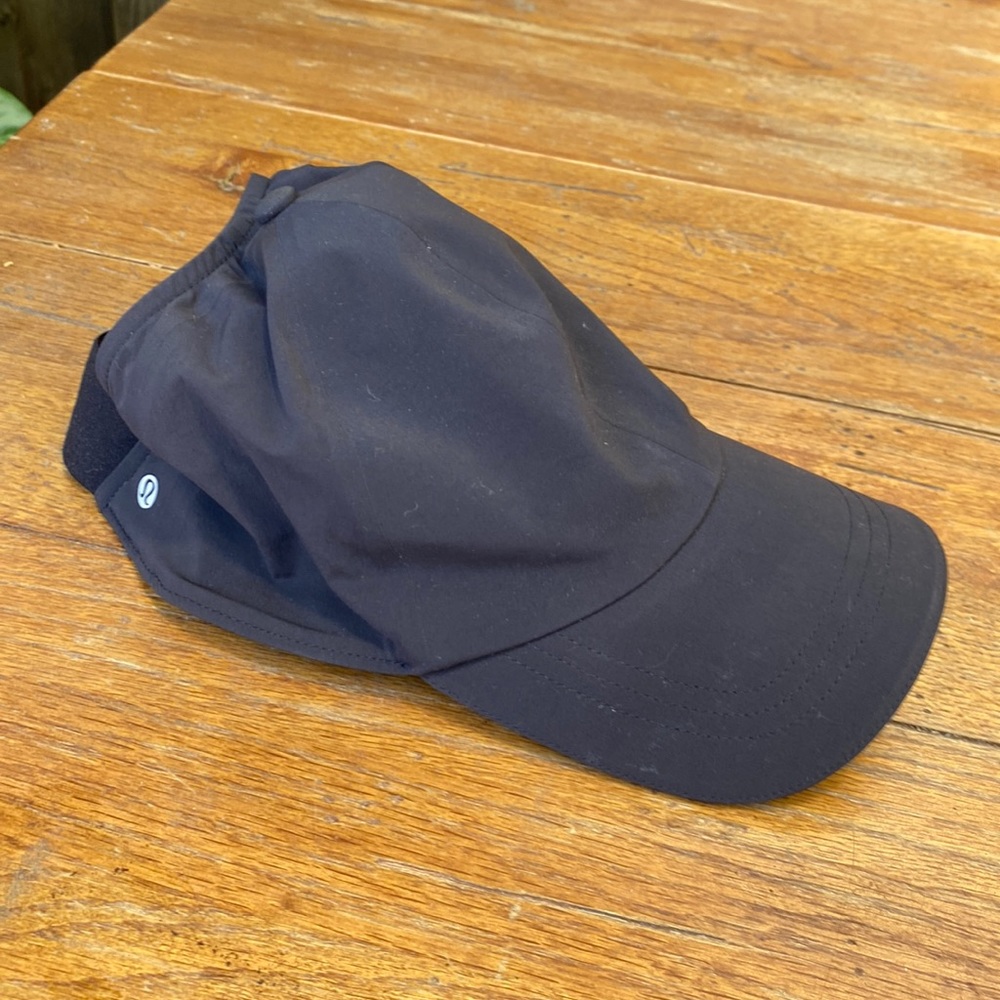 LULULEMON PONYTAIL CAP.